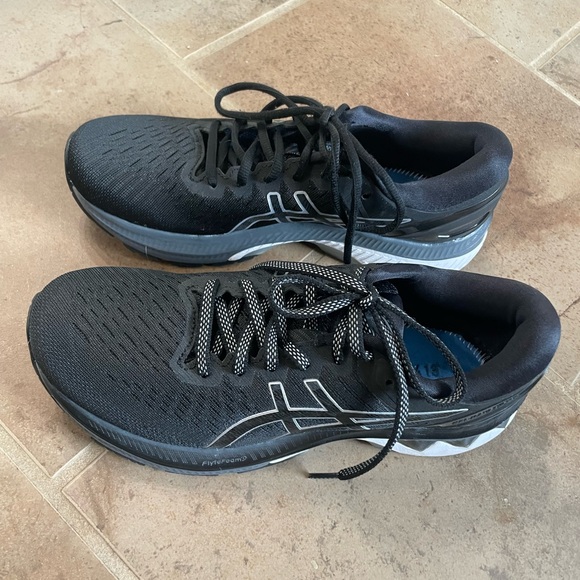 Acics shoes size 7. Great condition - Picture 3 of 3